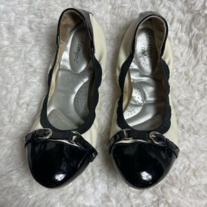 Dexflex comfort beige synthetic leather and patent black slip on front buckleSZ8